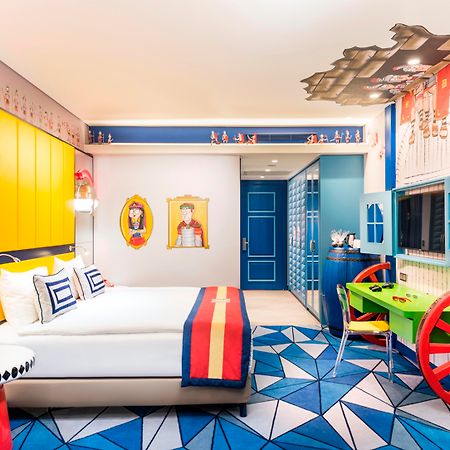 The Land Of Legends Kingdom Hotel - All-In Concept Belek Esterno foto A Lego themed room at Legoland Hotel