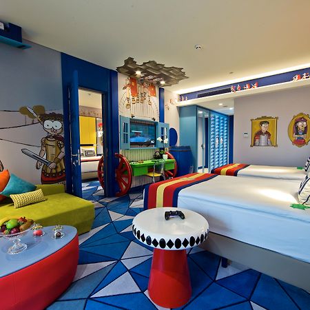 The Land Of Legends Kingdom Hotel - All-In Concept Belek Esterno foto A Lego themed room at Legoland Hotel