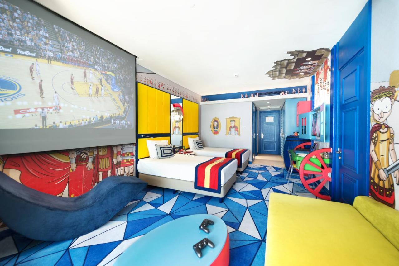 The Land Of Legends Kingdom Hotel - All-In Concept Belek Esterno foto A room at the Legoland Hotel