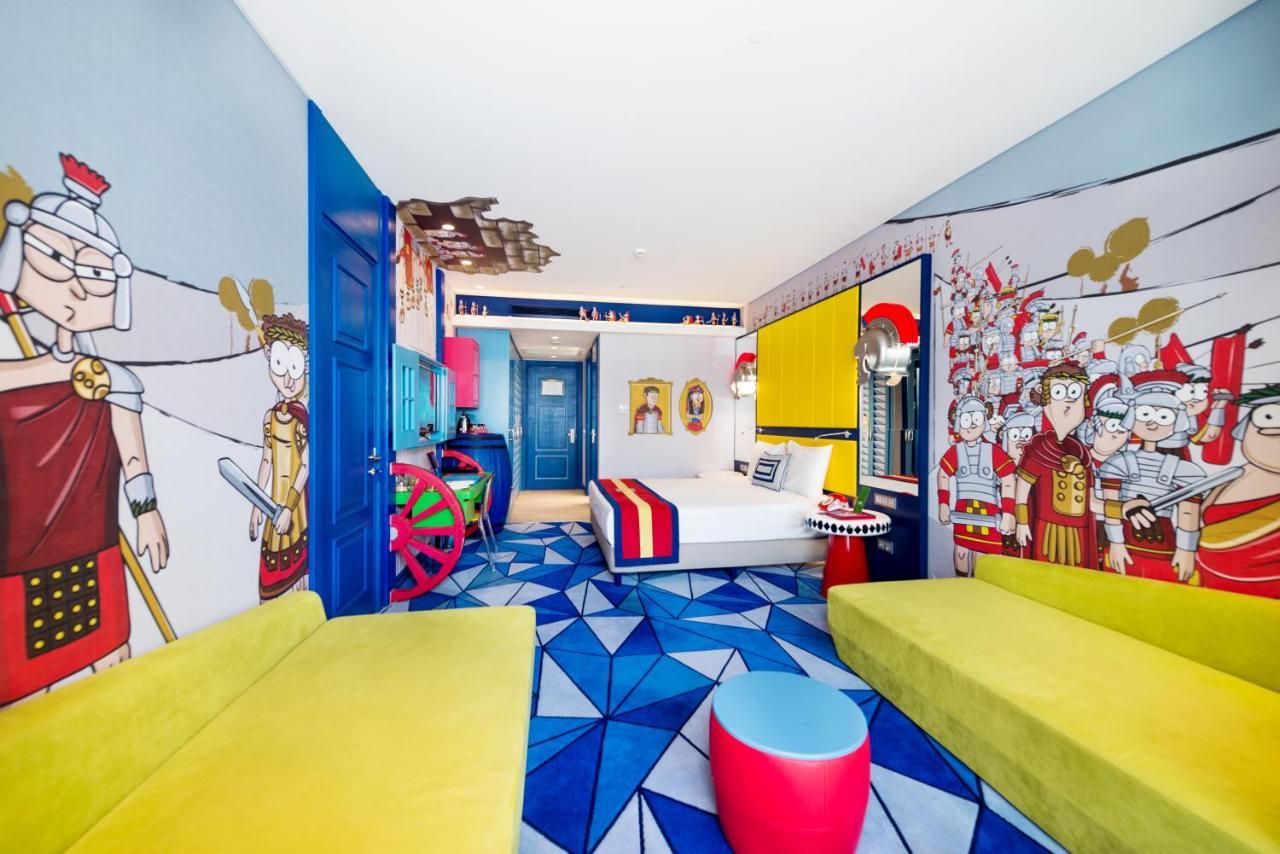 The Land Of Legends Kingdom Hotel - All-In Concept Belek Esterno foto A Lego themed room at Legoland Hotel