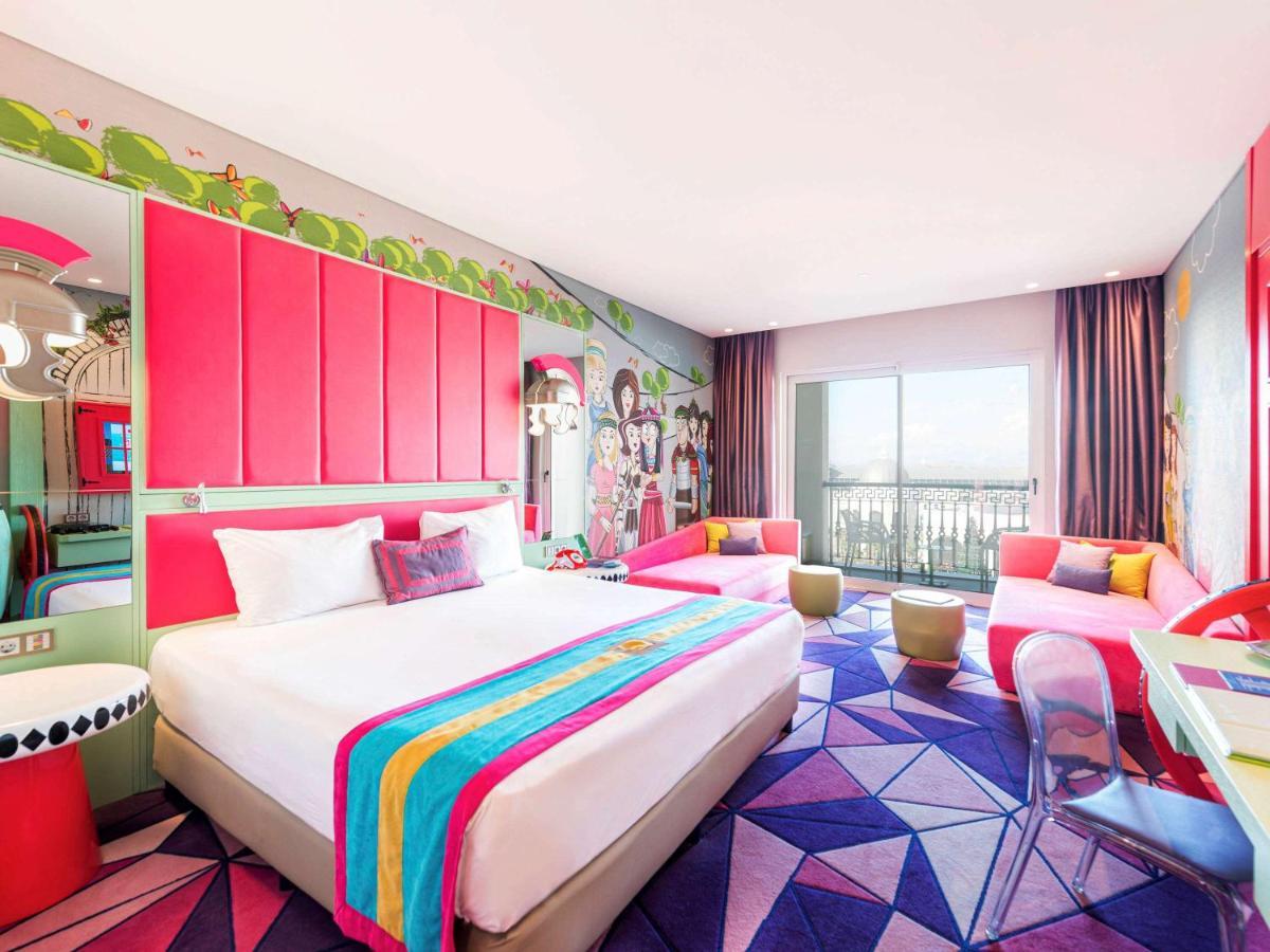 The Land Of Legends Kingdom Hotel - All-In Concept Belek Esterno foto A room at the W Hotel in Dubai