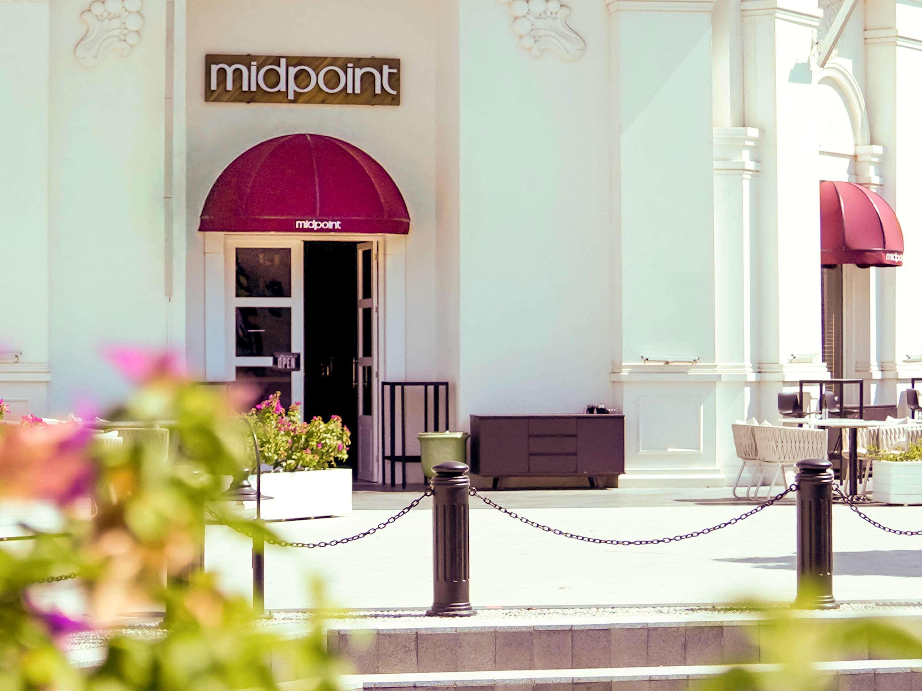 The Land Of Legends Kingdom Hotel - All-In Concept Belek Esterno foto Midpoint Café