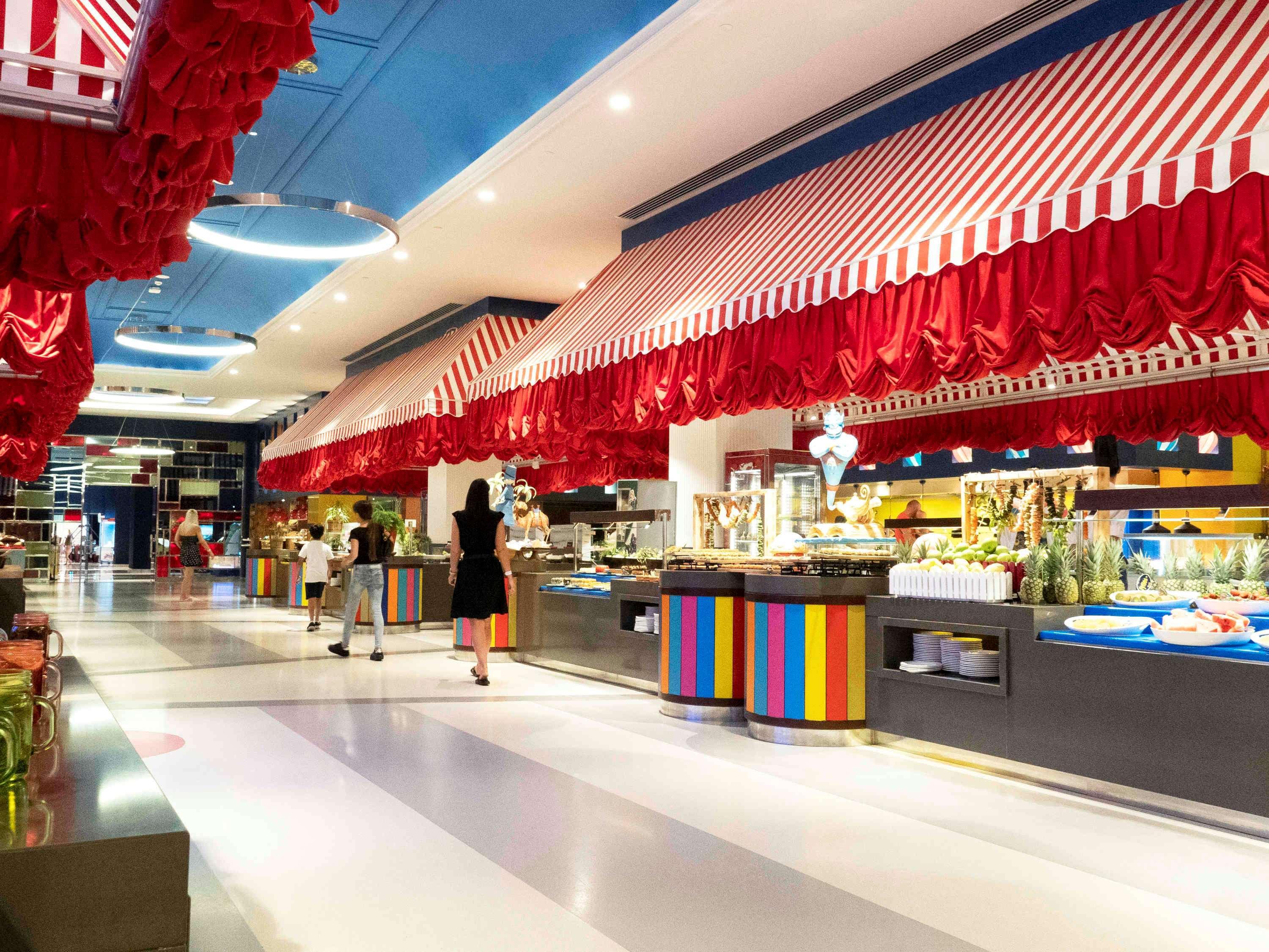 The Land Of Legends Kingdom Hotel - All-In Concept Belek Esterno foto The interior of the food court