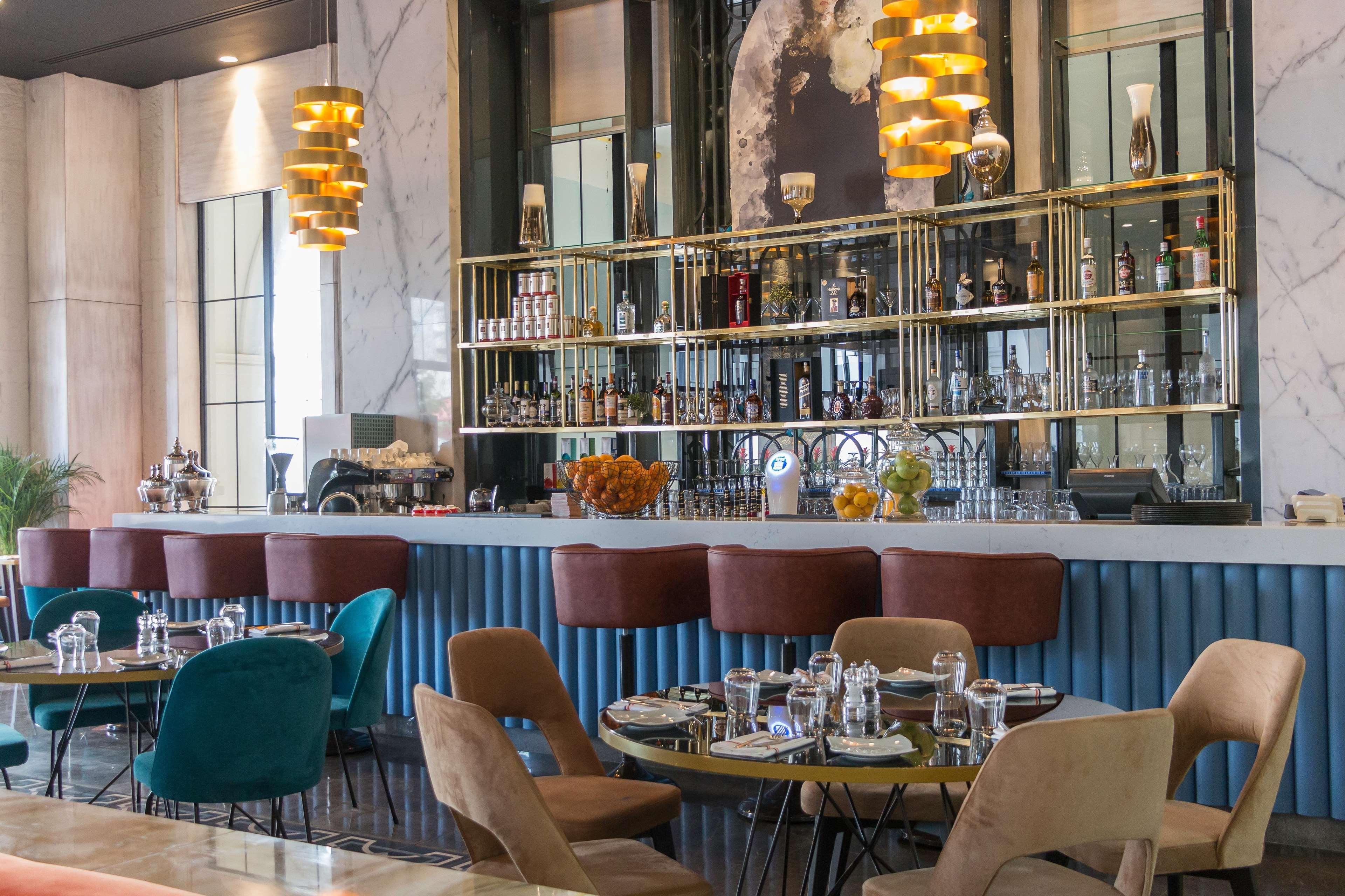The Land Of Legends Kingdom Hotel - All-In Concept Belek Esterno foto The bar at the restaurant