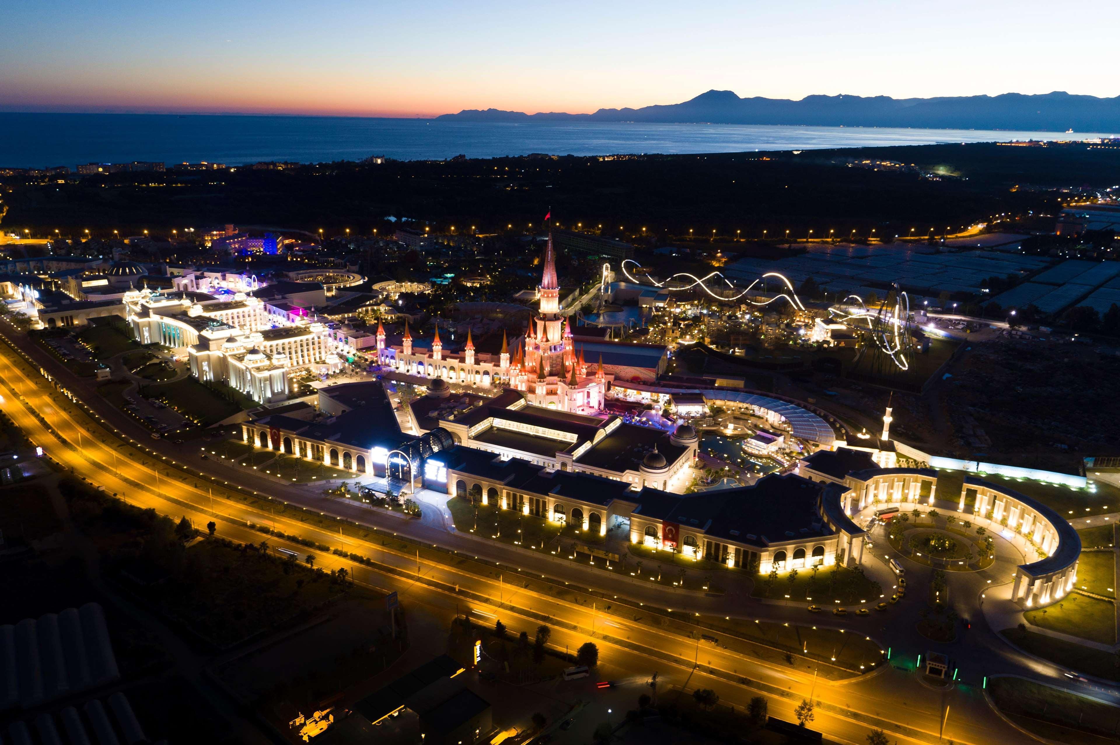 The Land Of Legends Kingdom Hotel - All-In Concept Belek Esterno foto Aerial view of the complex at night